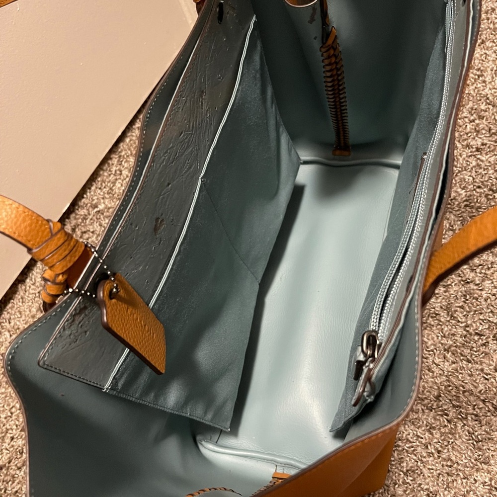 Coach - Picture 4 of 6